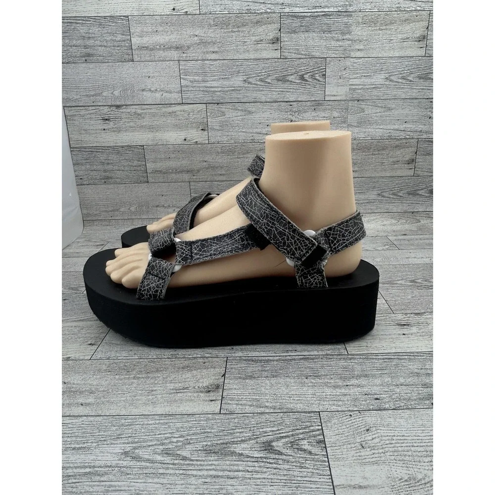 Teva Flatform Universal Shoes Womens Size 9 Black Crackle Strap Platform Sandals